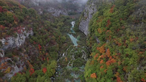 Grand-Plitvice-valley-during-cloudy-day,-Unesco-World-Heritage-Site,-aerial