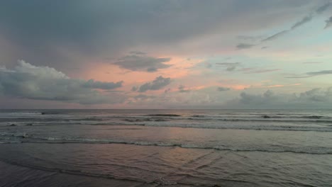 Sonnenuntergang-über-Dem-Strand-Von-Esterillos-In-Costa-Rica-Ohne-Menschen