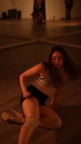 actuación de danza contemporánea en el estudio