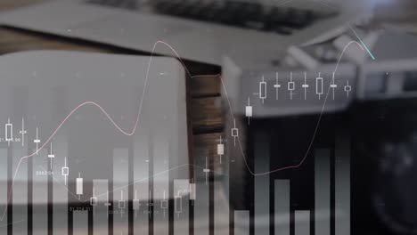 animación del procesamiento de datos estadísticos frente a un diario de primer plano, una cámara digital y una computadora portátil en la mesa