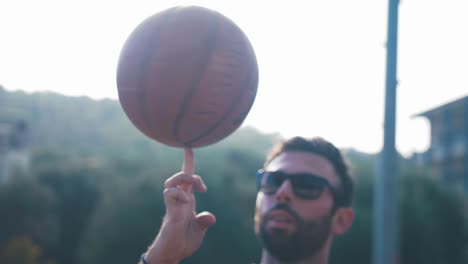 Baloncesto-Giratorio-En-El-Dedo-En-Cámara-Lenta-4k-Corto