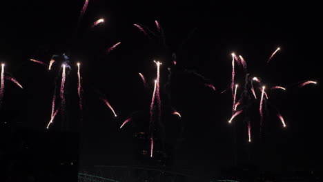 estadio de fuegos artificiales nocturnos en melbourne australia docklands