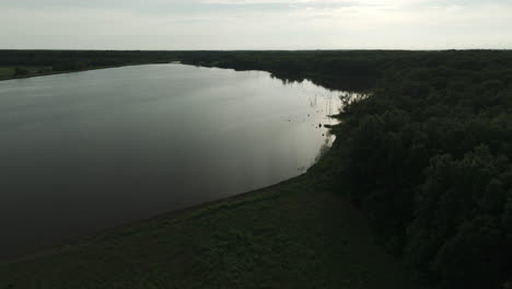 Lush-Forest-And-Calm-Water-At-Four-Rivers-Wildlife-Conservation-Area-In-Missouri,-USA---Aerial-Drone-Shot