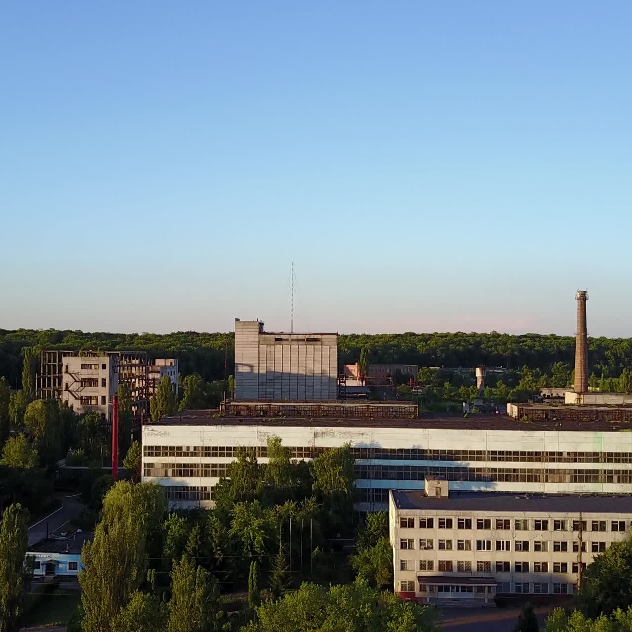 edificio de fábrica abandonado