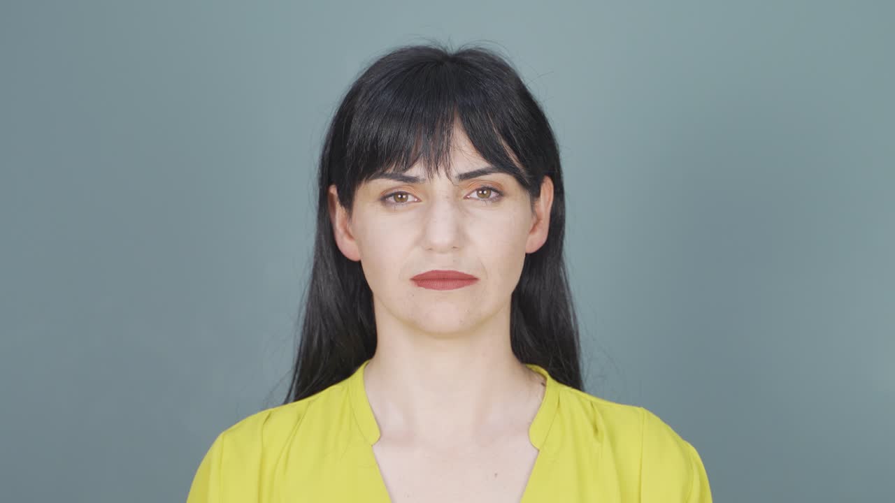 목이 아프던 여자.