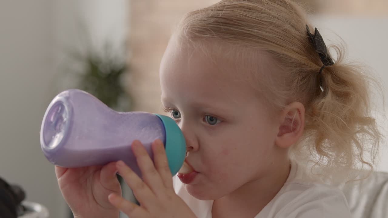 le encanta la leche.