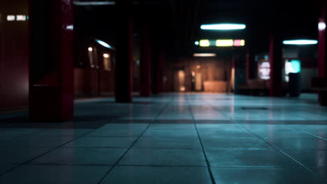 estación de tren vacía durante la pandemia de covid-19