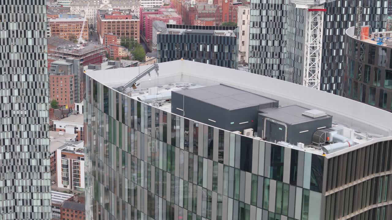 vista aérea superior de las lujosas torres residenciales de deansgate square en manchester, reino unido
