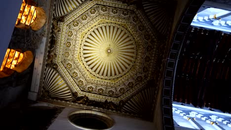 el interior de una sinagoga de santa maría la blanca.