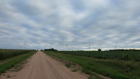 Abzweigung-Auf-Eine-Schotterstraße-Im-Ländlichen-Nebraska,-USA