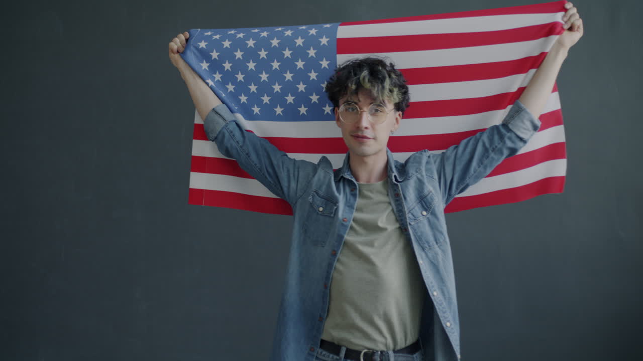 Esporre con orgoglio la bandiera americana