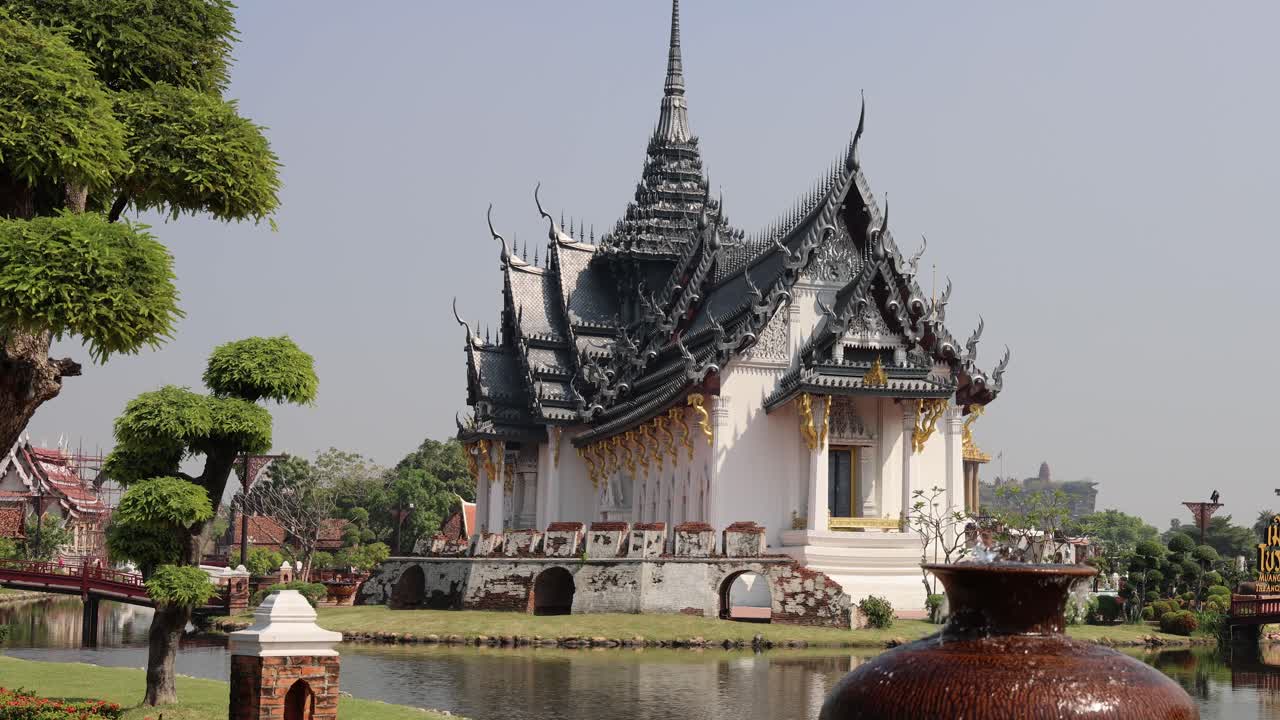 그림자가 변하는 사원의 타임스