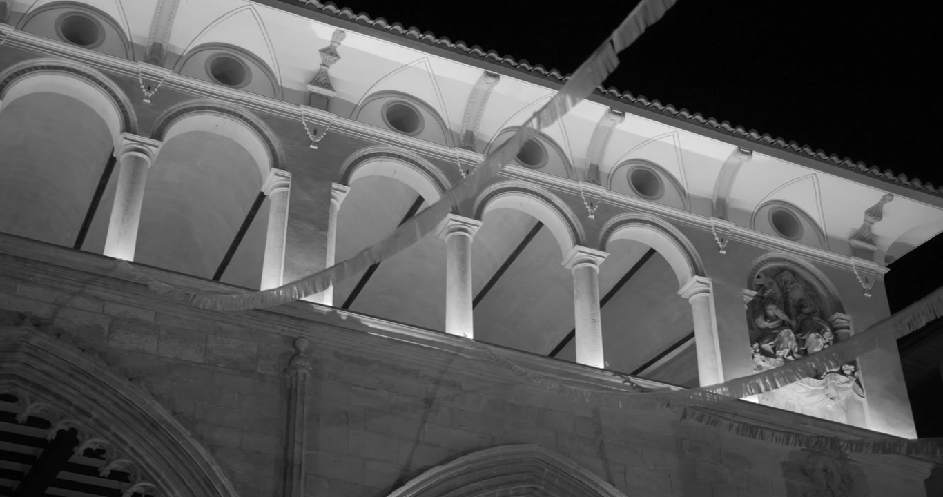 Palazzo Comunale della storica città di Alcañiz in Spagna - bianco e nero