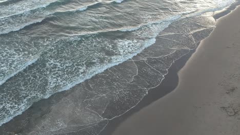 Espectacular-Playa-De-Oleaje-Suave-Y-Tranquilo-En-El-Sur-De-España