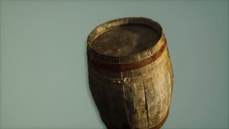 viejo barril de madera oxidado clásico