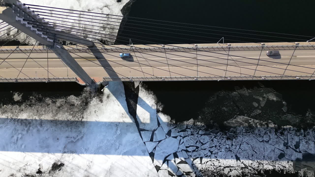 공중 버드사이 돌리 오른쪽  ⁇ 은  ⁇ 은 날, 북극 풍경의 리플롯 다리