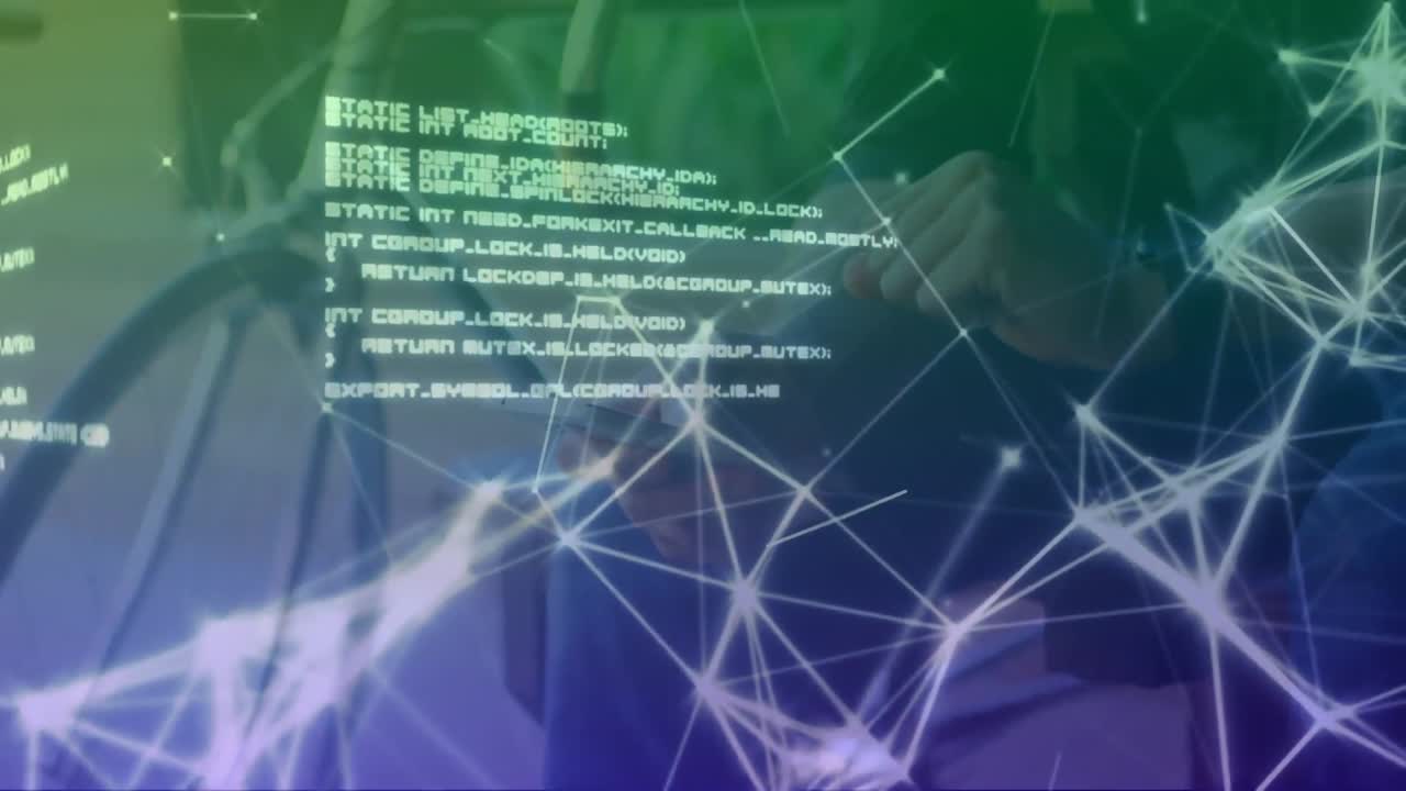 animação de processamento de dados e redes de conexões sobre o homem usando smartphone em segundo plano