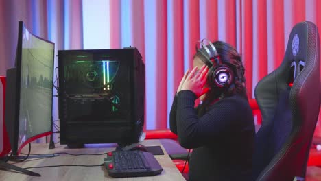 girl gaming