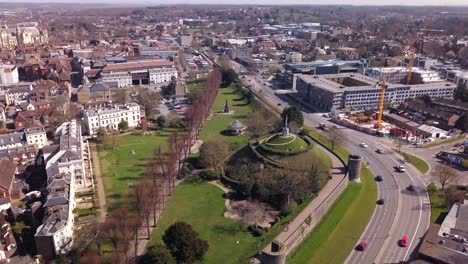 Toma-Aérea-De-Los-Jardines-Dane-John-En-Canterbury,-Kent