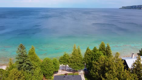 Drone-view-of-the-stunning-Georgian-Bay-coast-in-Ontario,-Canada