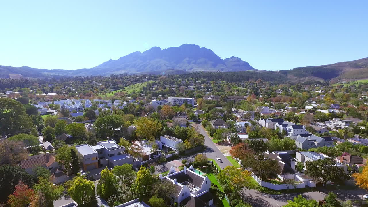 산  ⁇ 에 살고 있습니다.