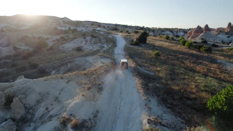 Land-Rover-Im-Gelände-In-Kappadokien,-Türkei