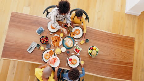 Arriba,-Comida-Y-Manos-Para-El-Almuerzo-En-La-Mesa