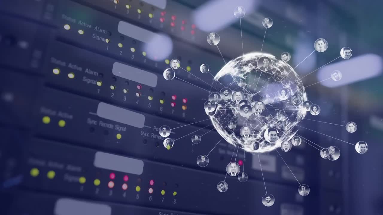 컴퓨터 서버의 클로즈업과 대비하여 회전하는 비즈니스 프로필 아이콘의 글로브의 애니메이션