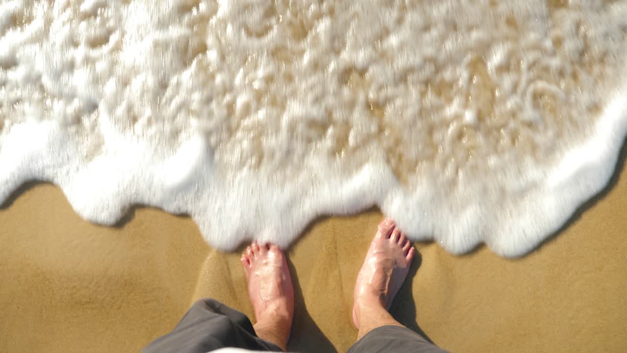 갈색 호수, 북쪽 stradbroke 섬, 퀸즐랜드, 호주로 걷는 남성 관광객