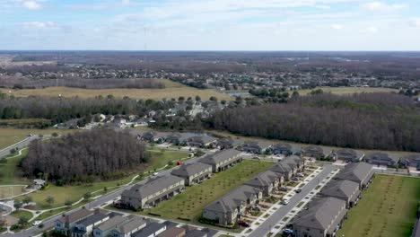 Wohnhäuser-Im-Land-Der-Seen,-Pasco-County,-Florida---Antenne