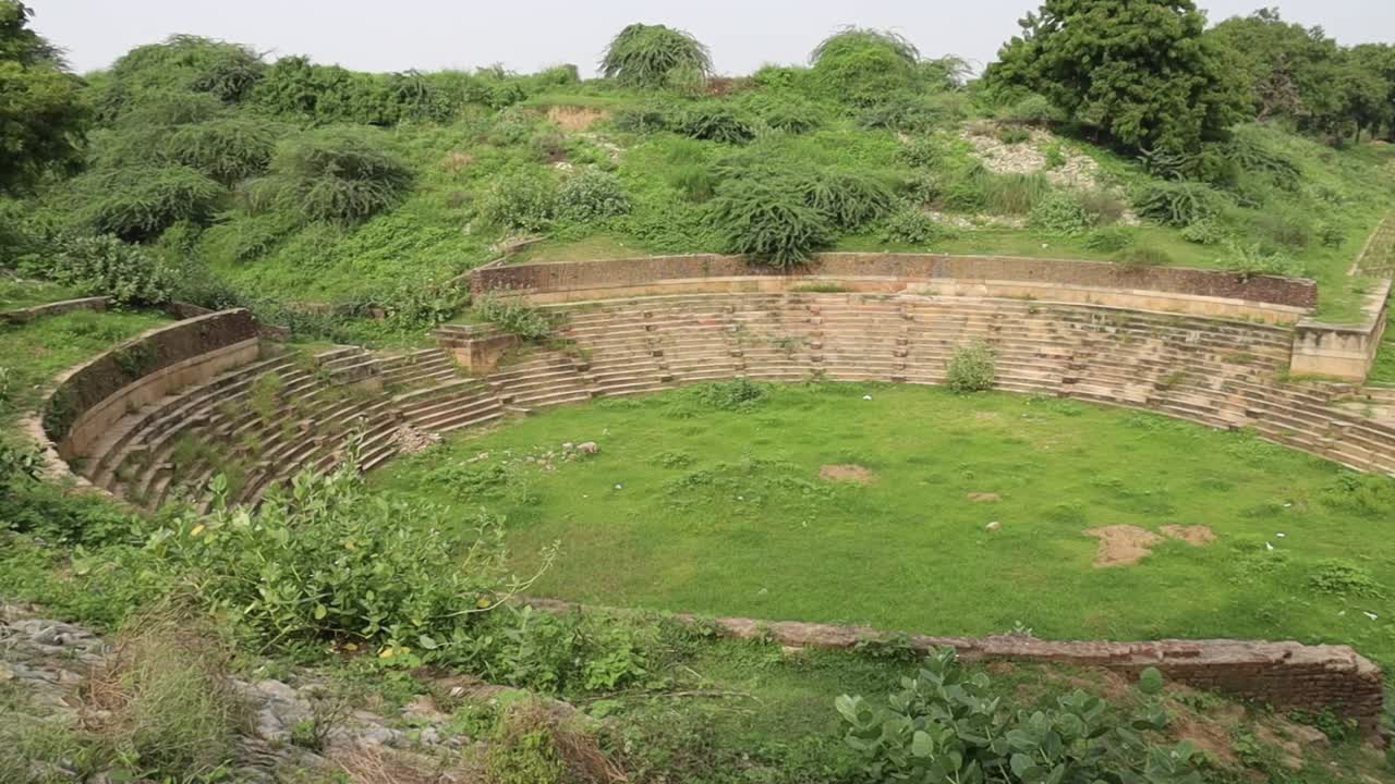 el tanque sahatsralinga o sahasralinga talav es un tanque de agua artificial medieval en patan, gujarat, india