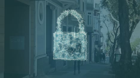 animación de bloqueo de seguridad y icono de escudo contra la vista trasera de una mujer caminando por la calle
