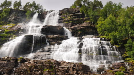 A-Popular-Tourist-Destination-In-Norway-Is---The-Waterfall-Of-Twindefossen-4k-Video