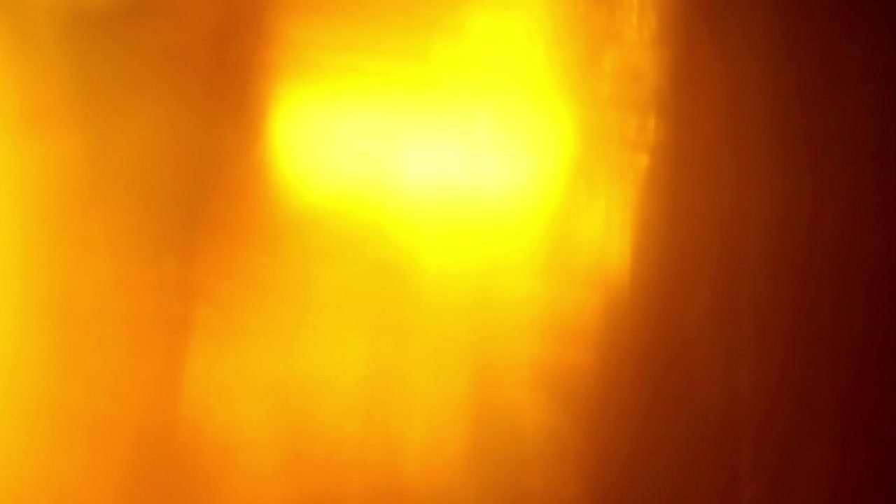 Heller gelber Lichtleck-Übergang mit Lens Flare.