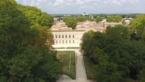 castillo de laverune ahora museo y biblioteca vista aérea de dron hora del día