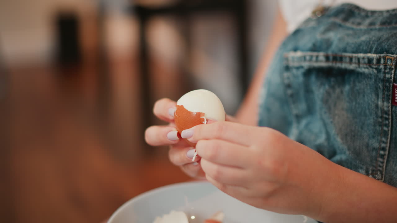 Peeling a Boiled Egg