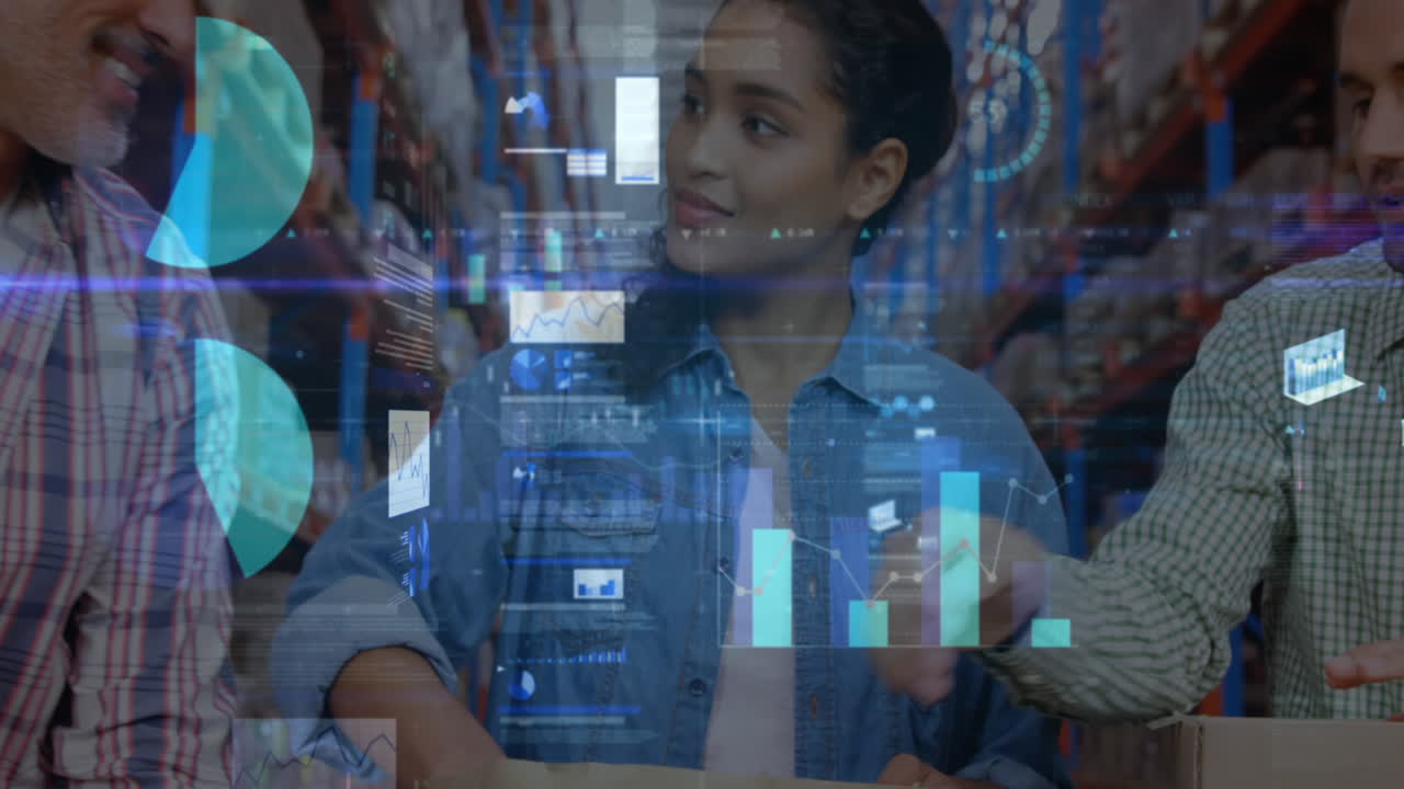 pantallas con procesamiento de datos contra voluntarios y voluntarias que abren bolsas de donación en el almacén