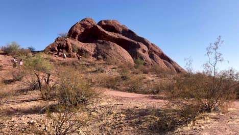 Explorando-El-Parque-Papago-En-Tempe,-Arizona