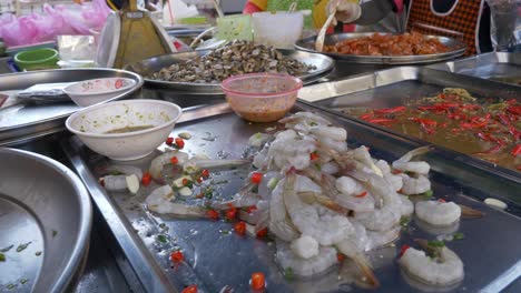 Asiatische-Thailändische-Straße,-Rohe-Meeresfrüchte,-Gewürztes-Sashimi