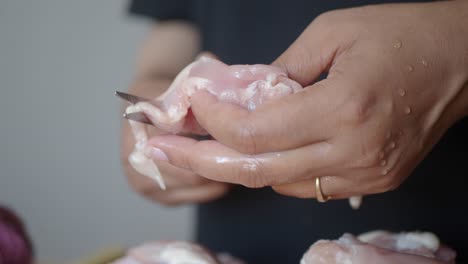 preparación de pollo crudo