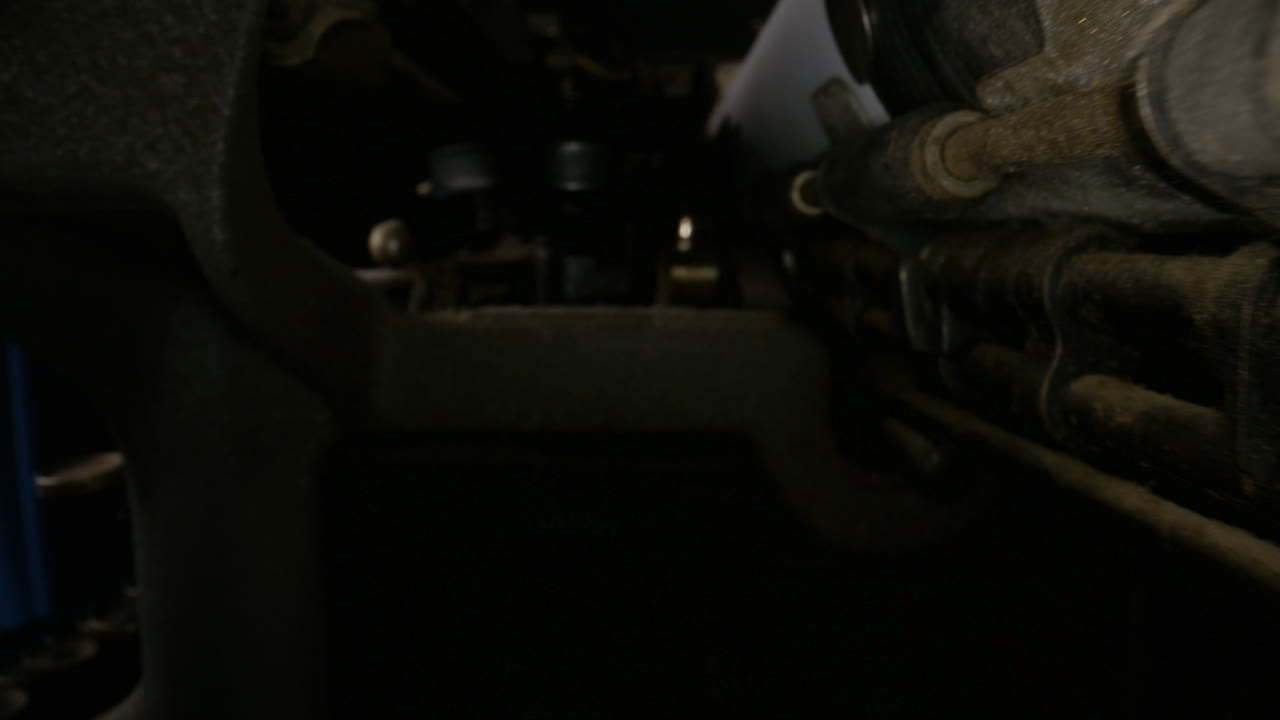 골동품 타자기의 먼지투성이 내부