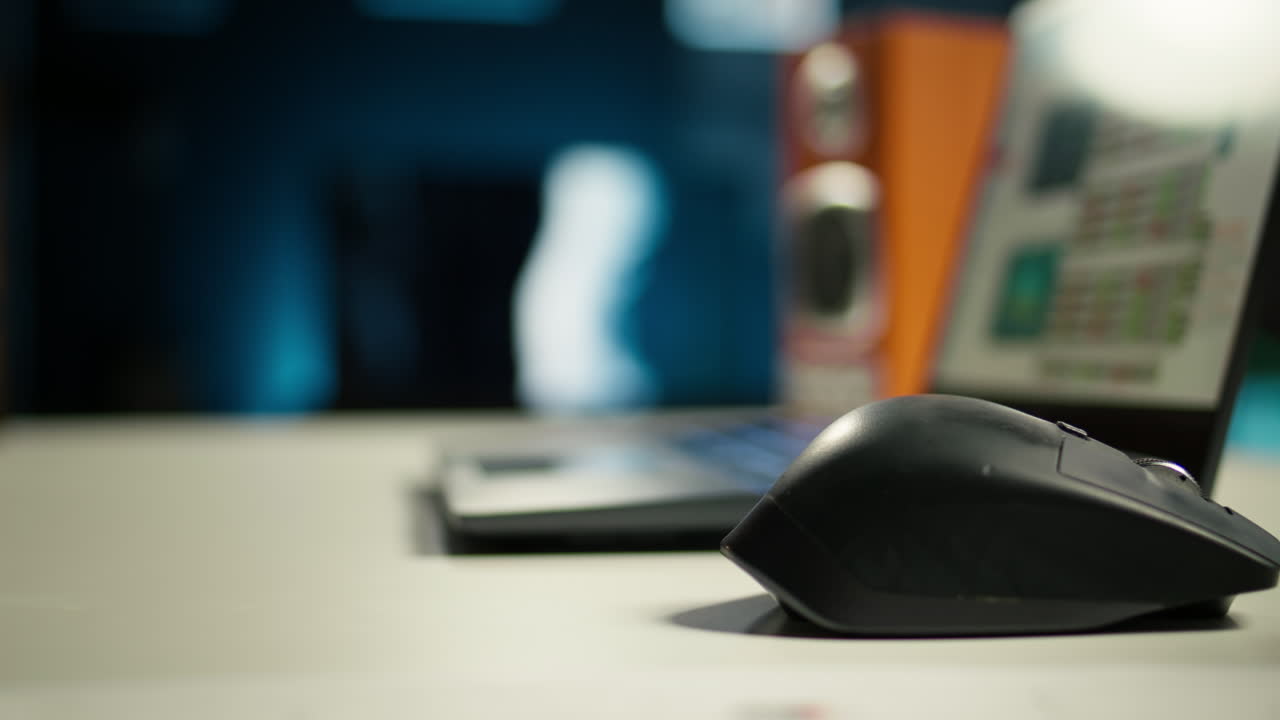 sala de estar moderna en un apartamento urbano con una elegante oficina en el hogar