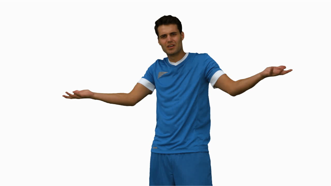 jugador de fútbol furioso gestando en la pantalla blanca