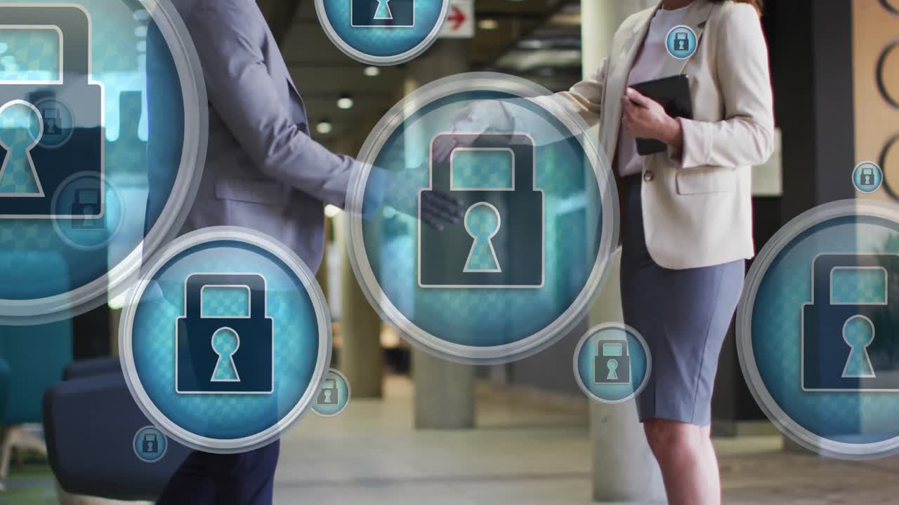 animación de iconos de candados sobre diversas personas de negocios que se dan la mano