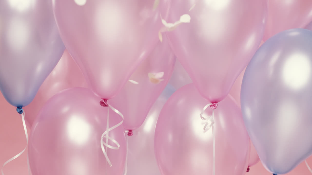Coriandoli che cadono al rallentatore, sfondo di palloncini rosa e blu - Red Epic Dragon