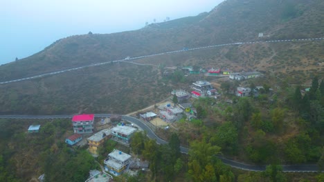 Paisaje-De-Darjeeling-Jardín-De-Té-Y-Bucle-Batasia-Vista-Aérea-De-Darjeeling-Y-Tren-De-Juguete-Darjeeling