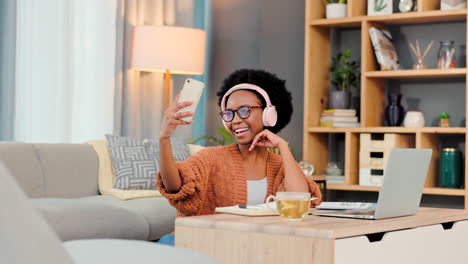 freelancer, remote worker and blogger taking