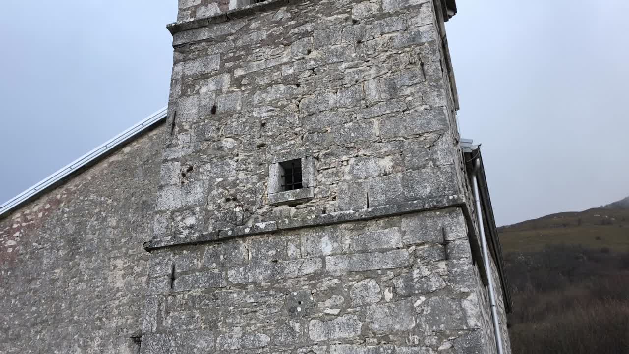 la iglesia medieval, de cerca