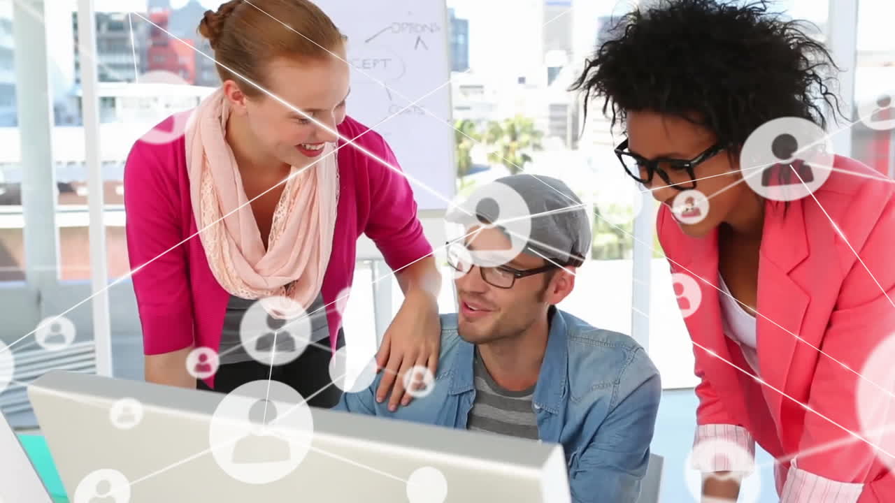 animación de la red de conexiones con iconos sobre diversas personas de negocios en la oficina