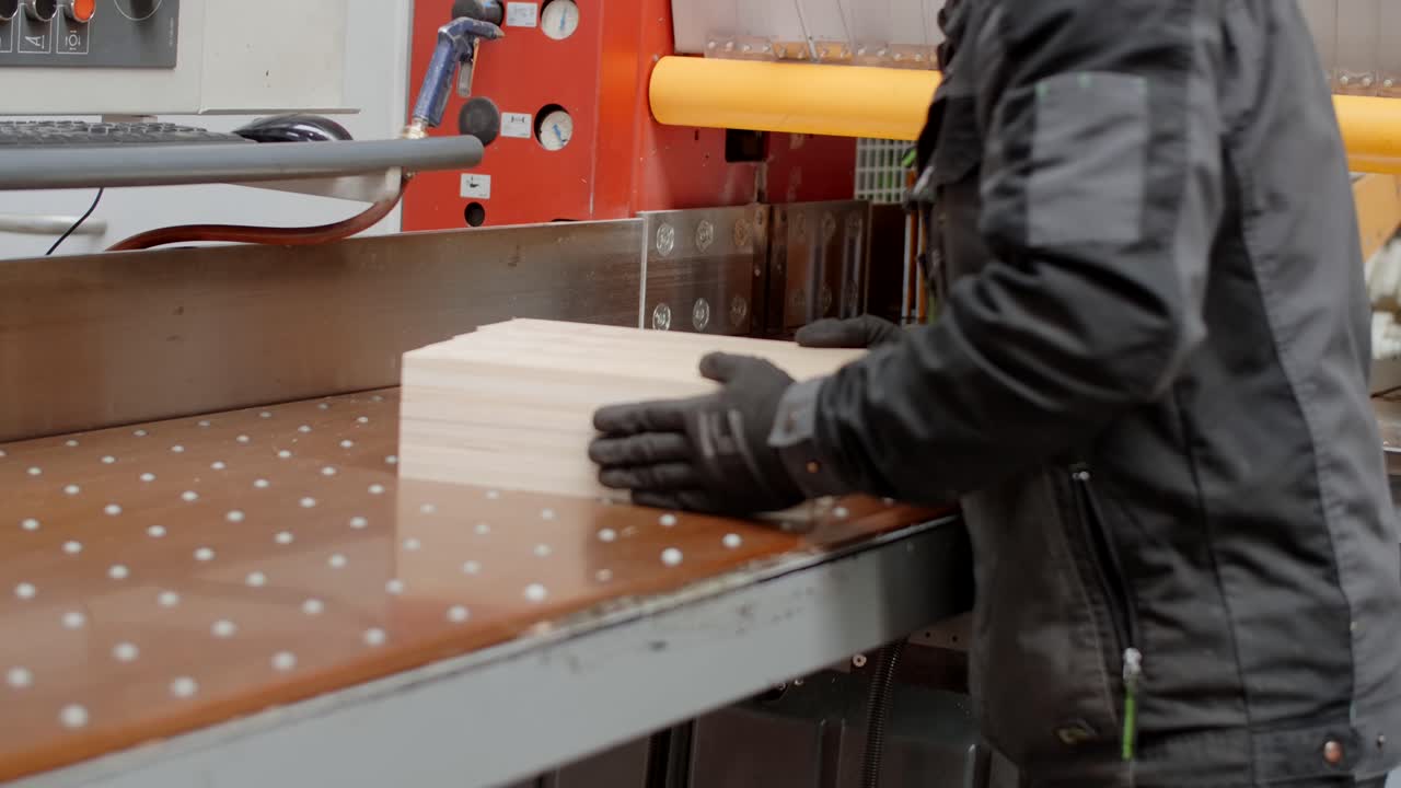 proceso de procesamiento de la madera en una fábrica